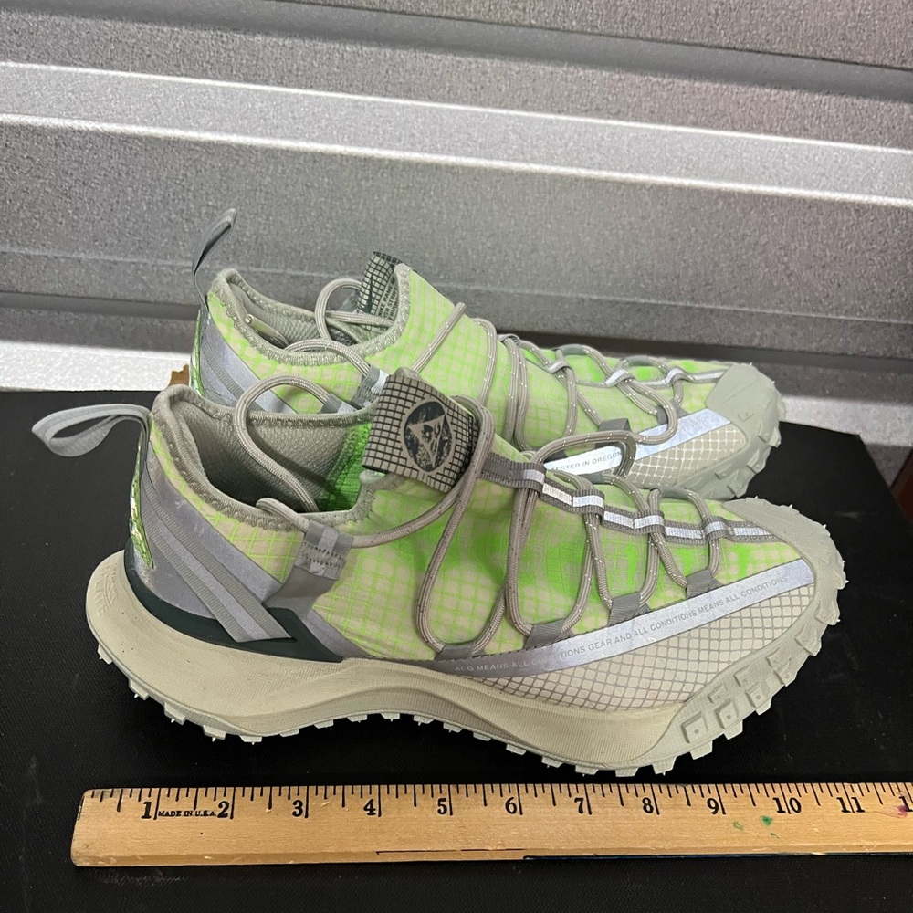 Nike ACG Lime and Gray Trail Shoes mountian fly men’s  low sea glass 7.5 - Picture 2 of 8